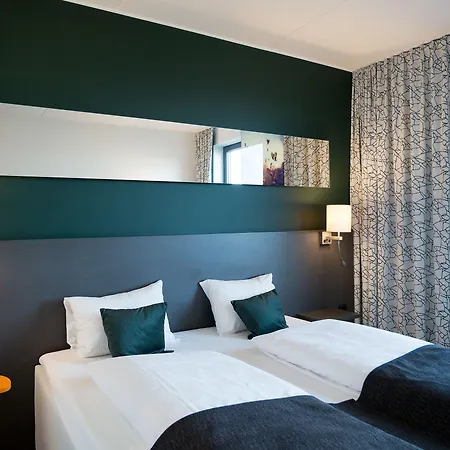 Western Oslo Airport Hotel 4*